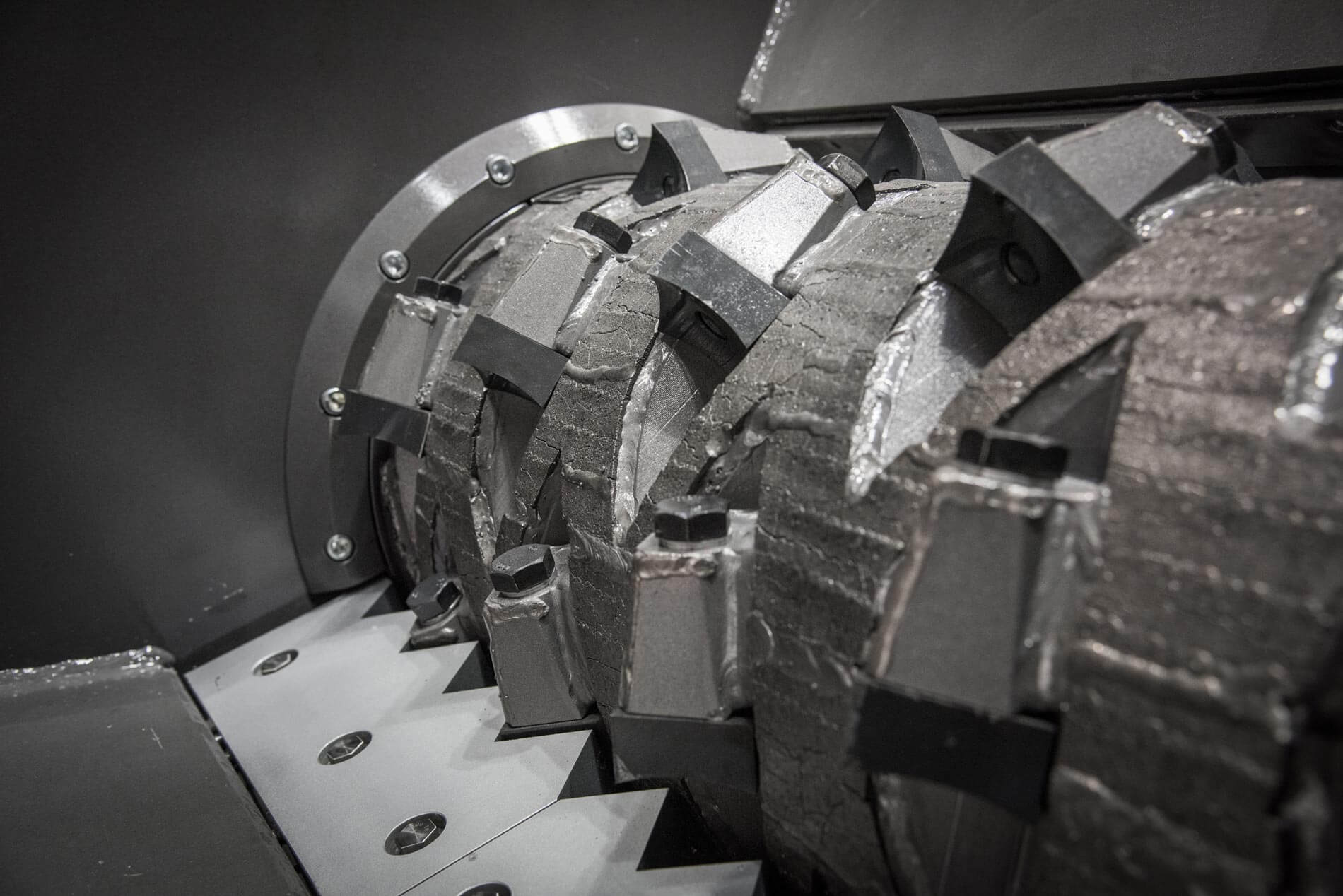F-rotor for shredding of coated waste