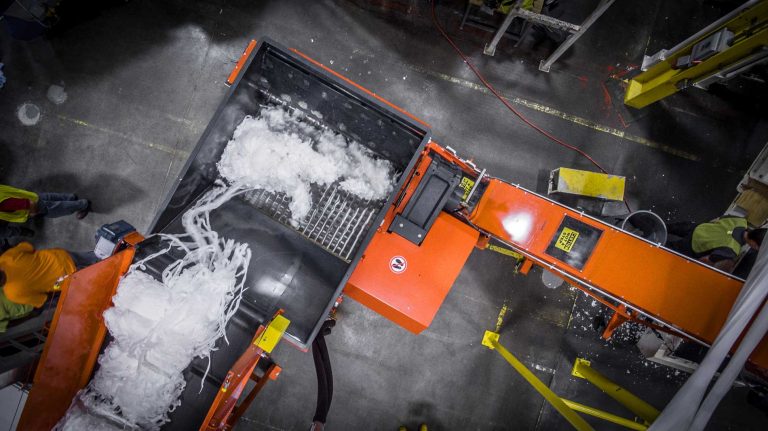 View of the cutting room of a single-axis shredder during film shredding