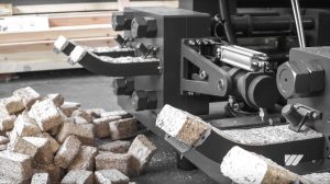 Zwei TH 1500 Brikettierpressen produzieren Holzbriketts
