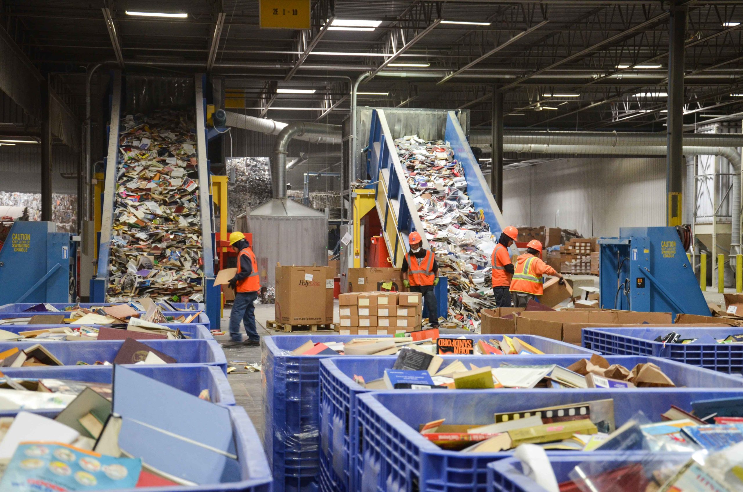 Books are transported by conveyor belts to two WEIMA shredders.