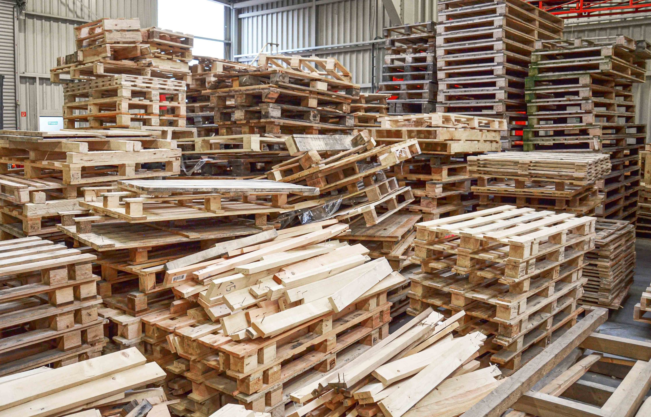 Stacks with old wooden pallets