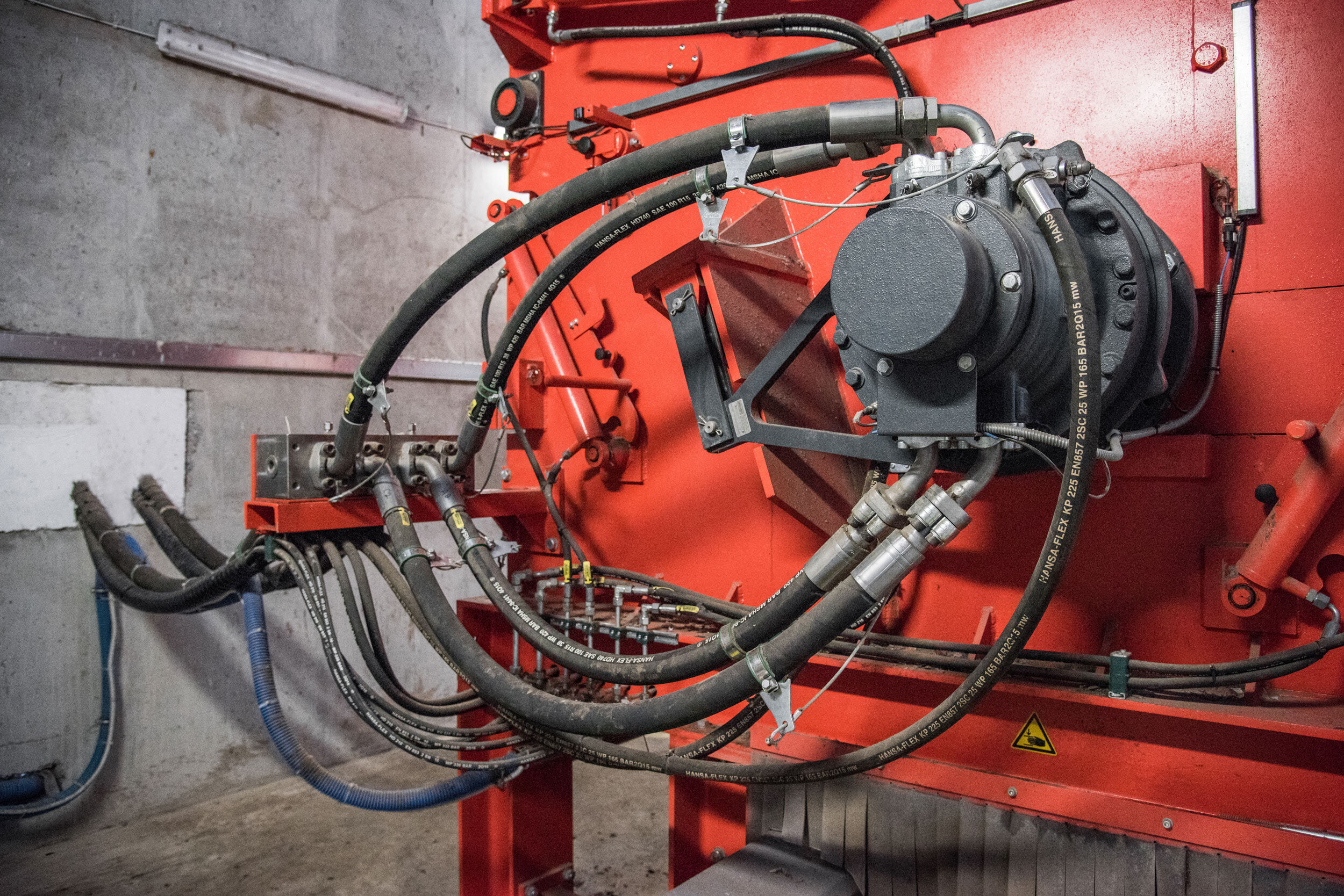 Hägglunds Hydraulikantrieb an einem WEIMA Einwellen-Zerkleinerer