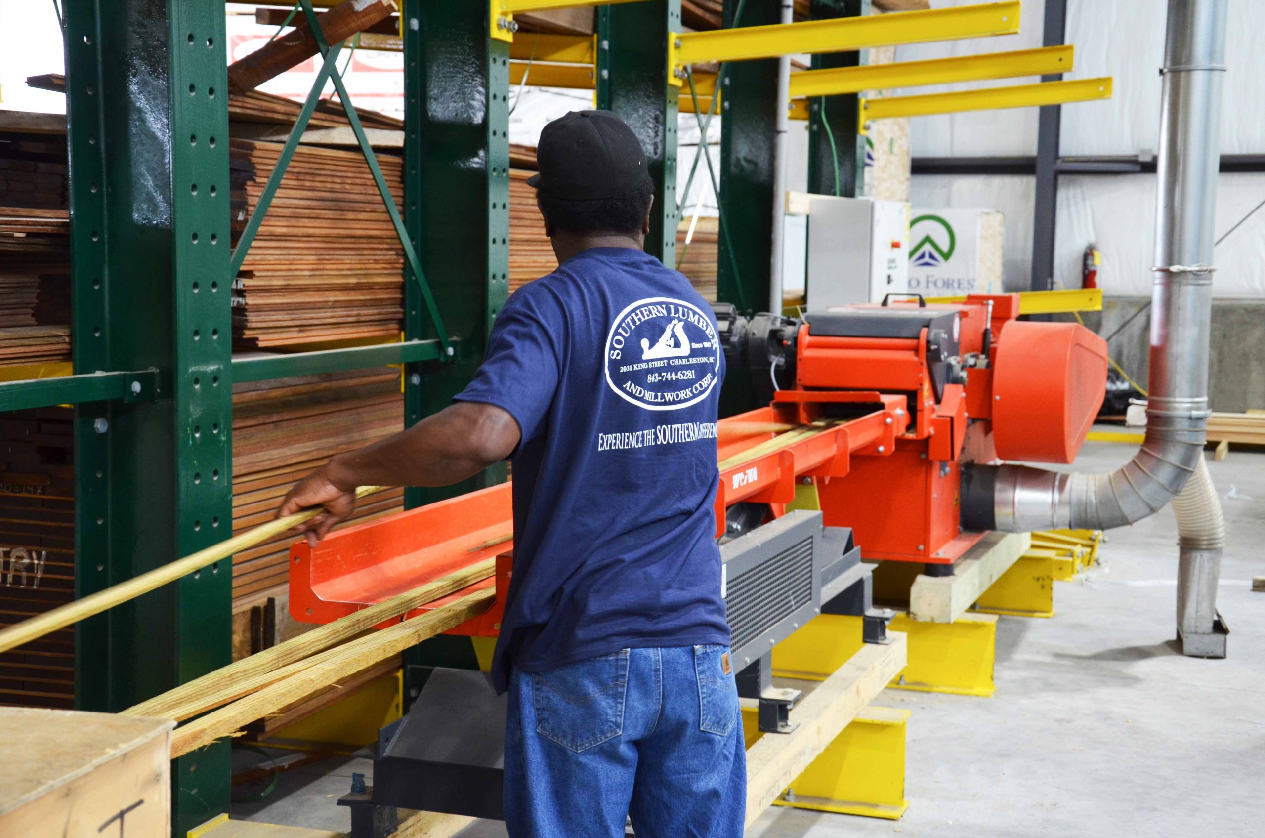 Long square timber and chippings are shredded with WEIMA horizontal shredders