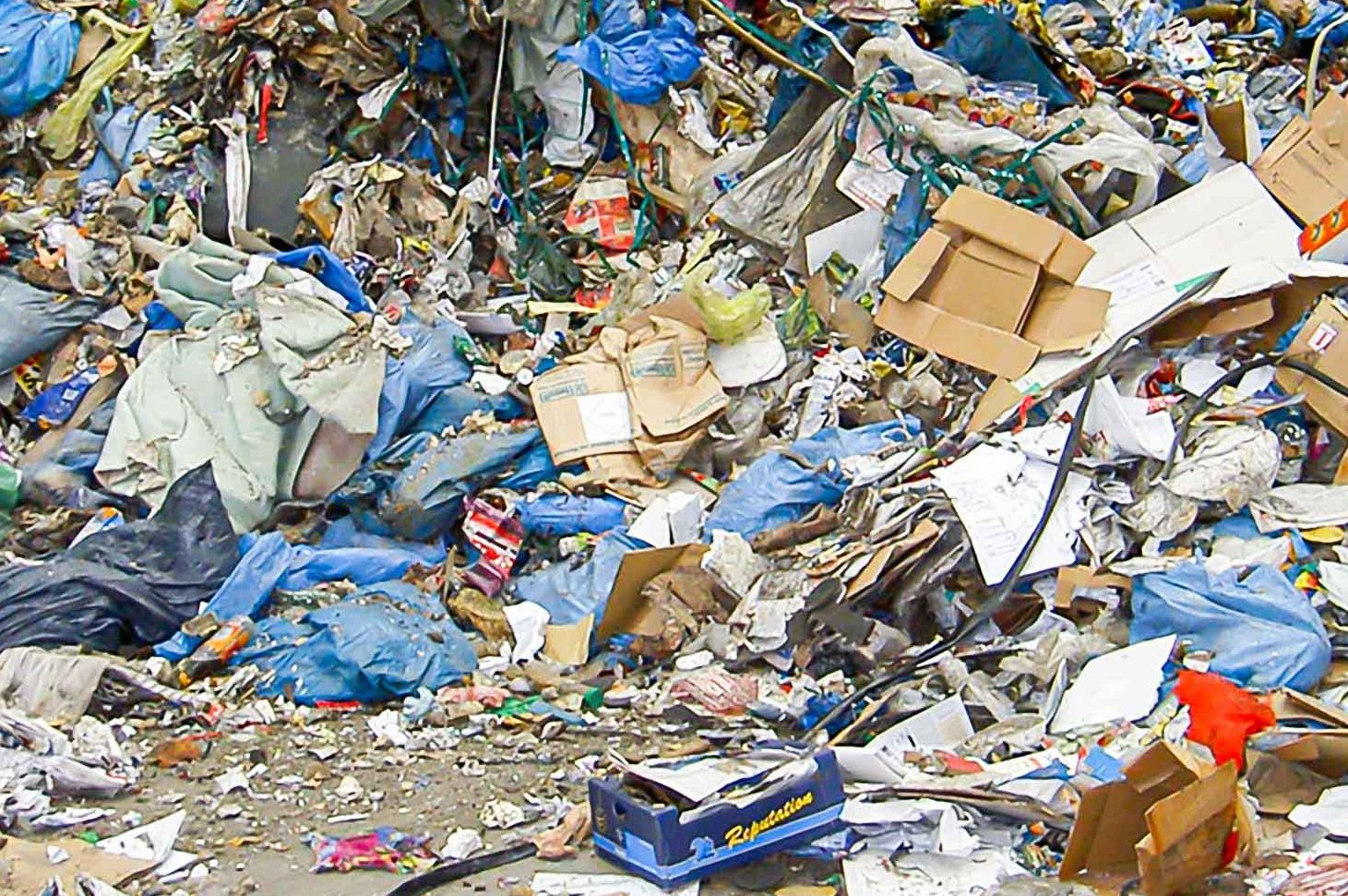 Mixed waste and household waste before shredding
