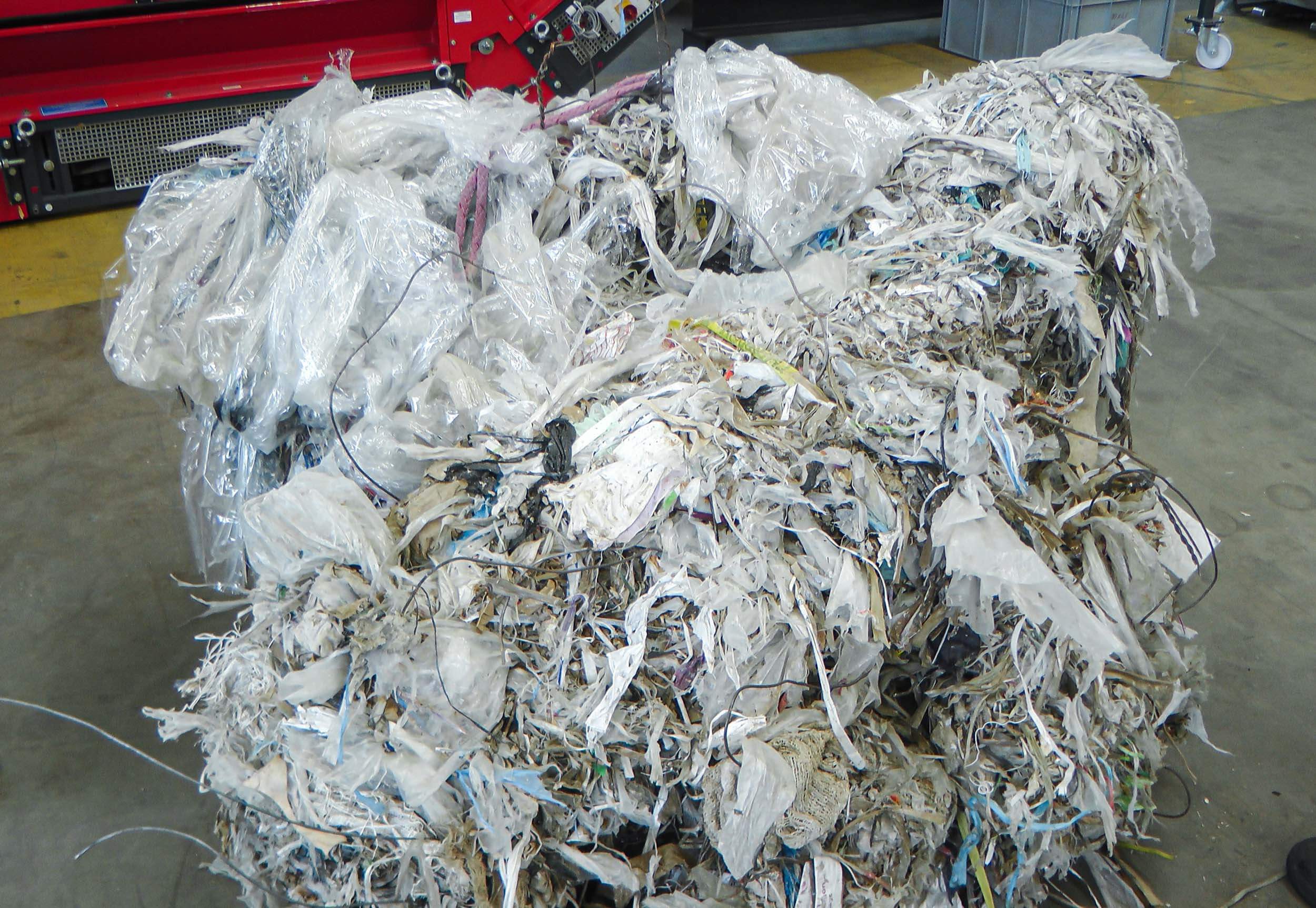 Pulper waste cutting before shredding