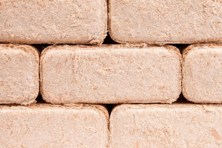 Stackable briquettes from wood scraps