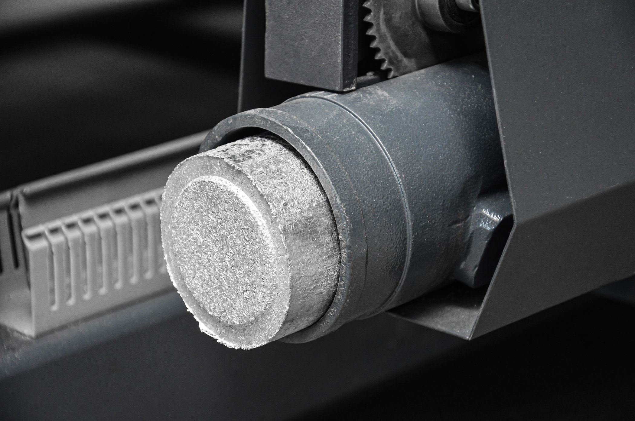 Round aluminum briquette is extruded from the briquette press