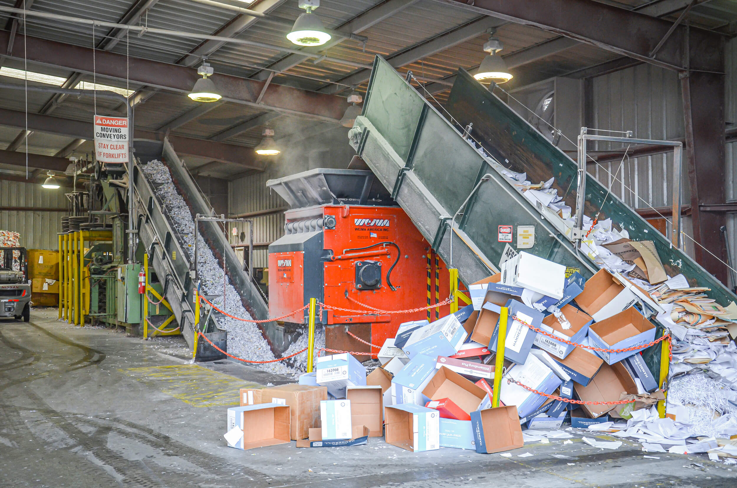 Cardboard recycling with a WEIMA WLK 15 Jumbo single-shaft shredder