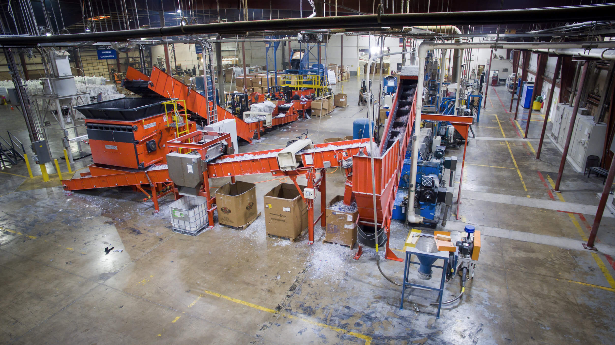 WEIMA WLK 25 Super Jumbo in a production line for plastic granulate
