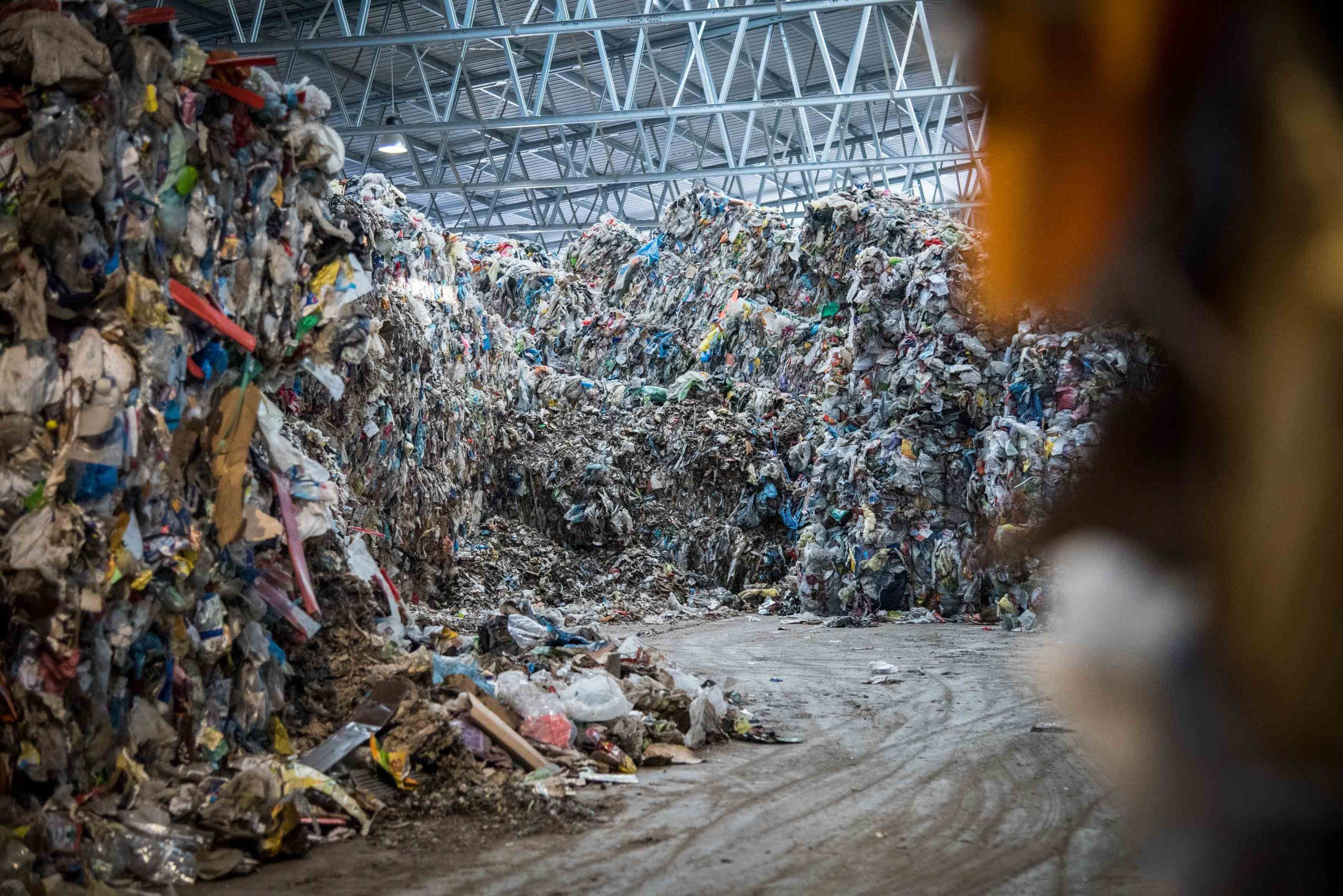 Bales of municipal waste for the production of RDF