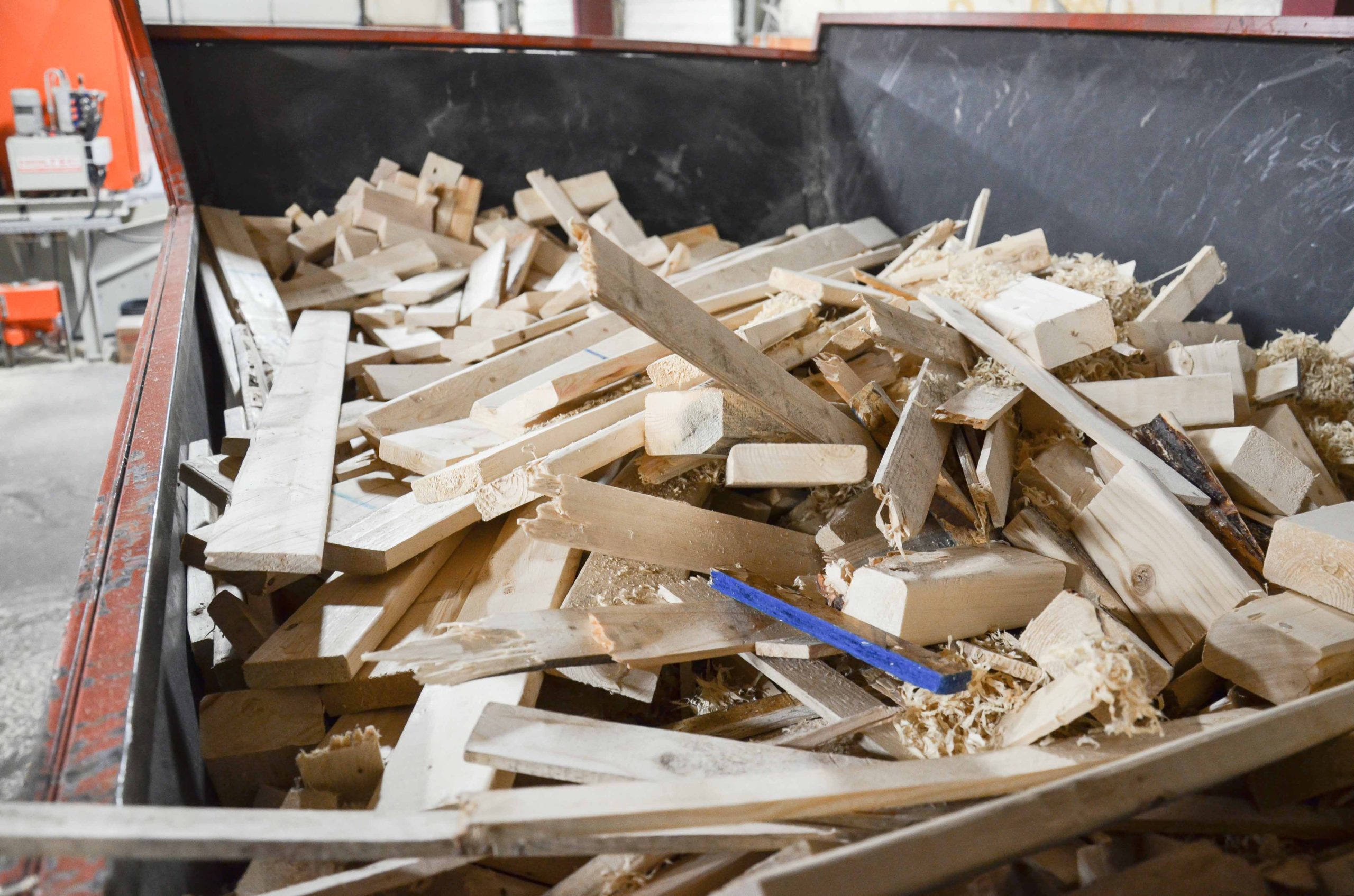 Splinters and wood sections in the hopper of the WEIMA shredder