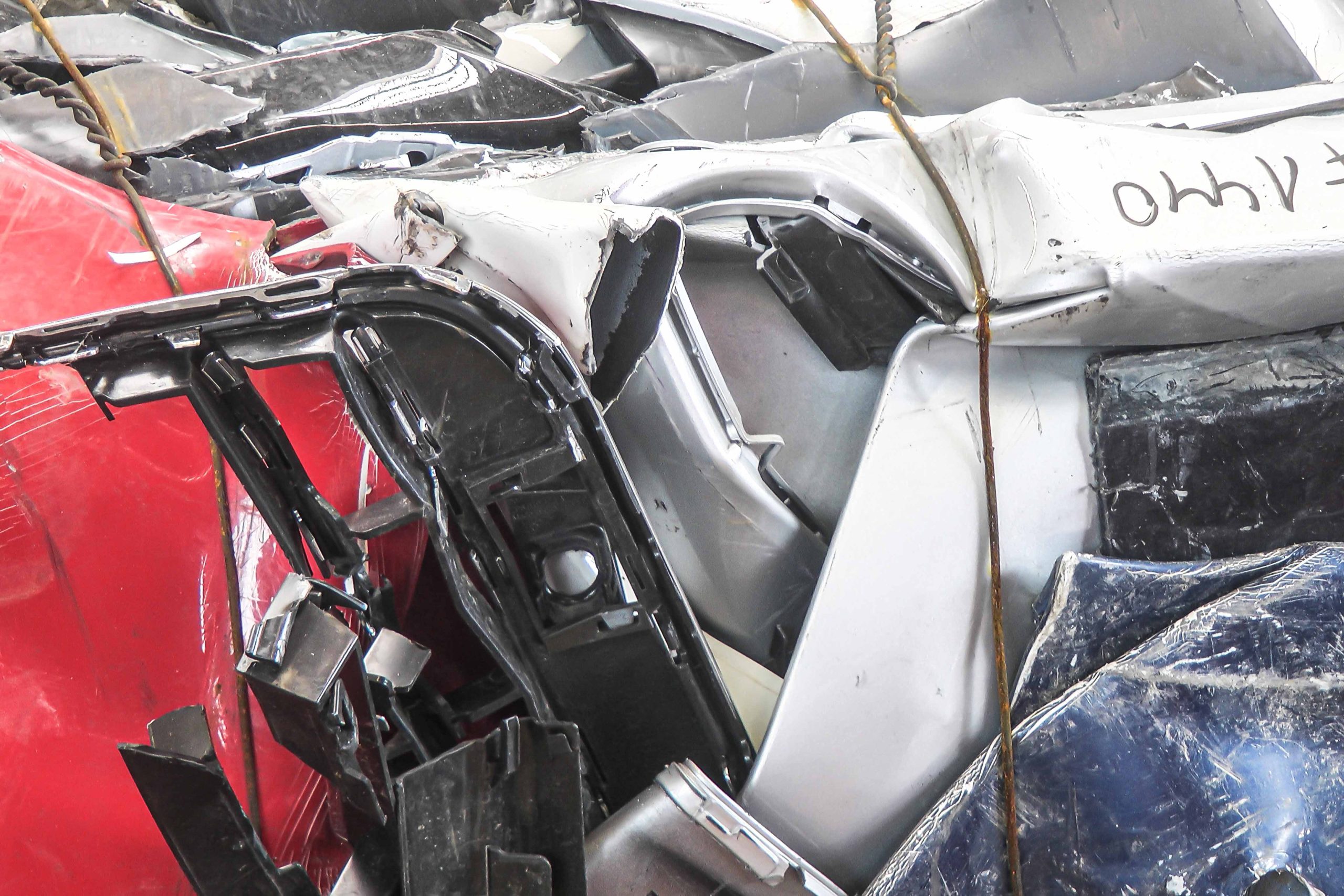 Car bumpers can be shredded with WEIMA machinery