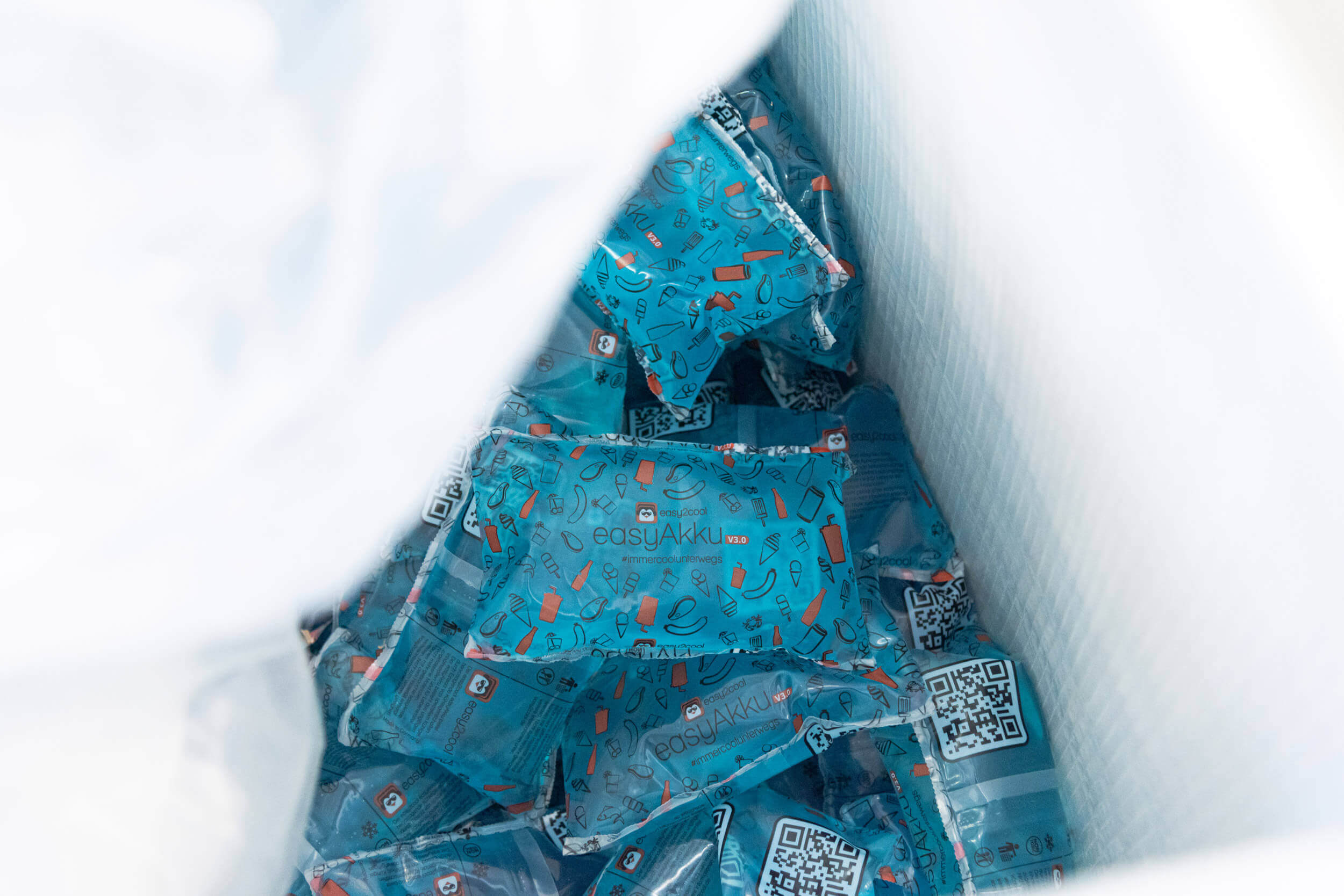 Gelpacks easyAkkus vor dem Verpacken in die Festival Cooler
