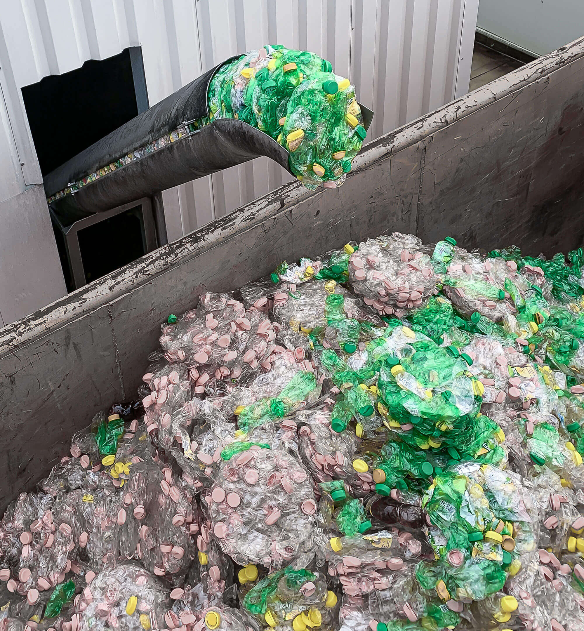 Compacting of PET bottles with PUEHLER press