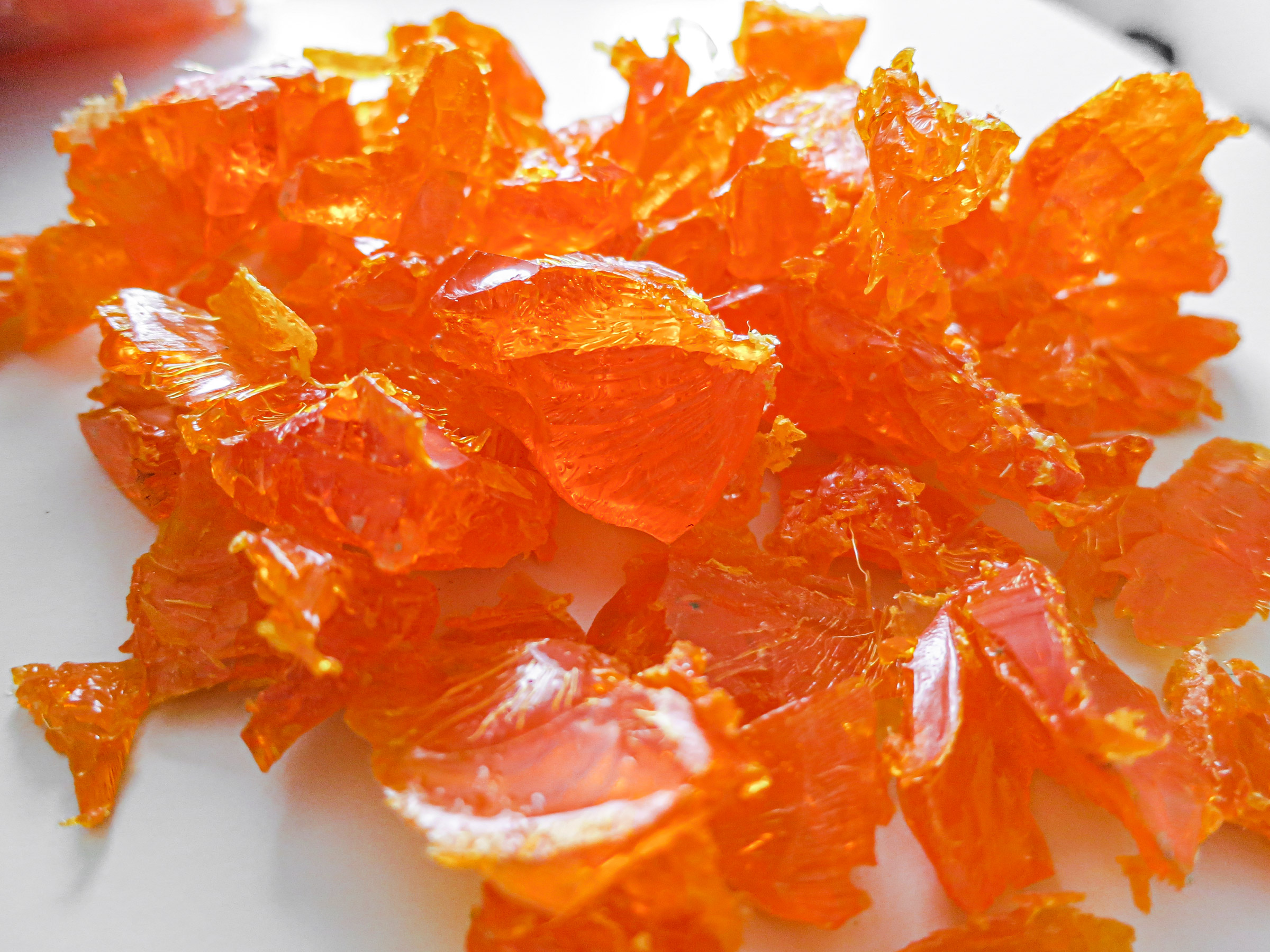 Shredded polycarbonate lump from extrusion process