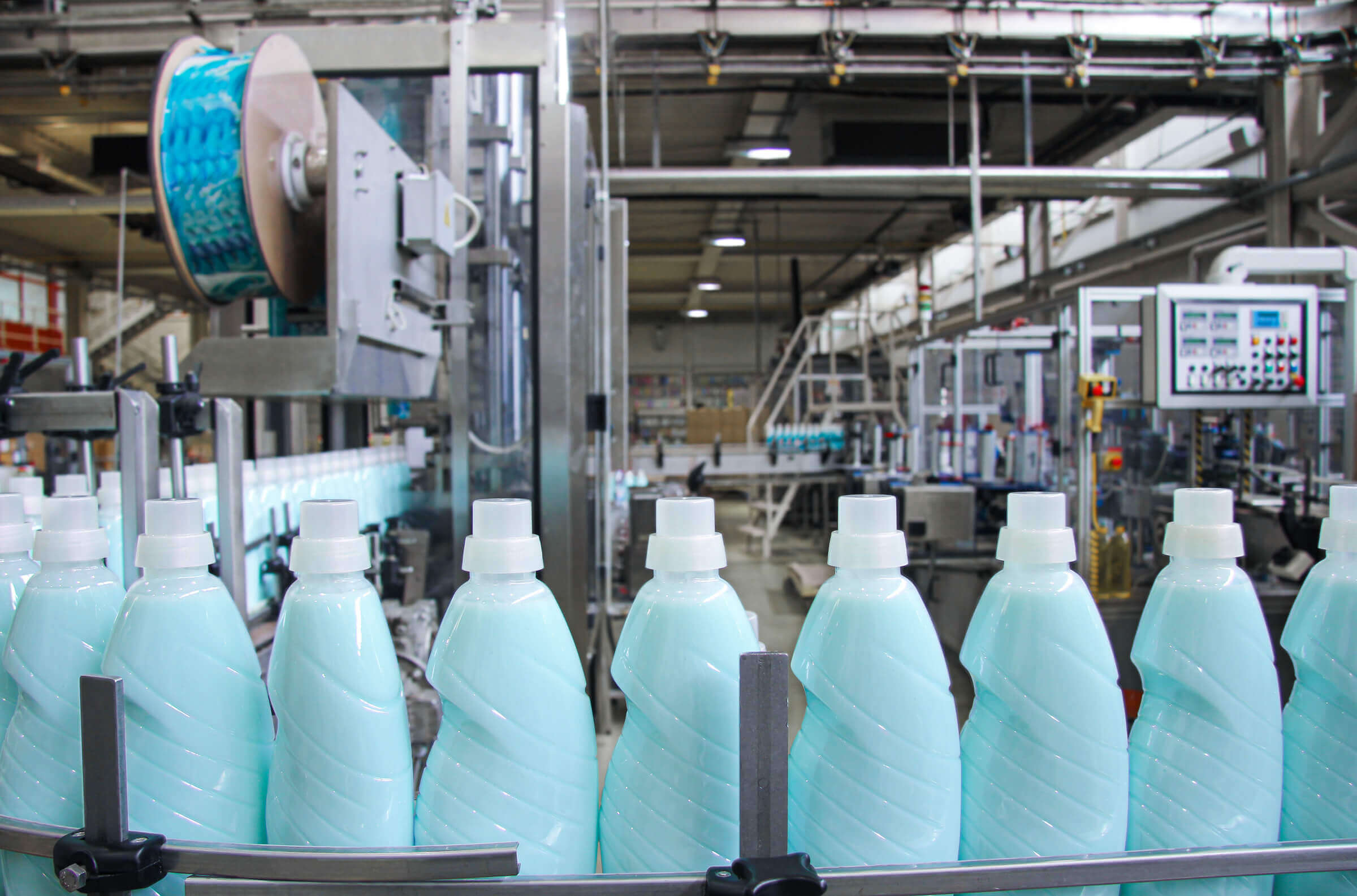 Filling of detergent bottles in production