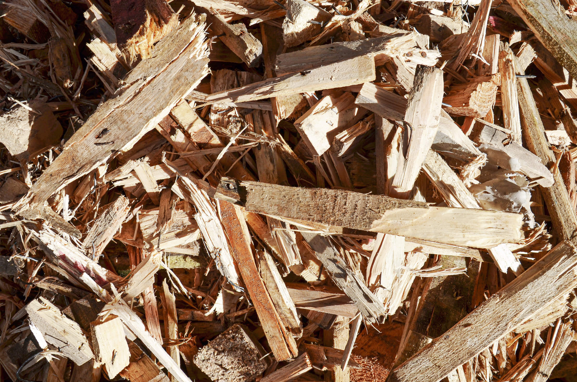 Pieces of wood from pre-crushed pallets