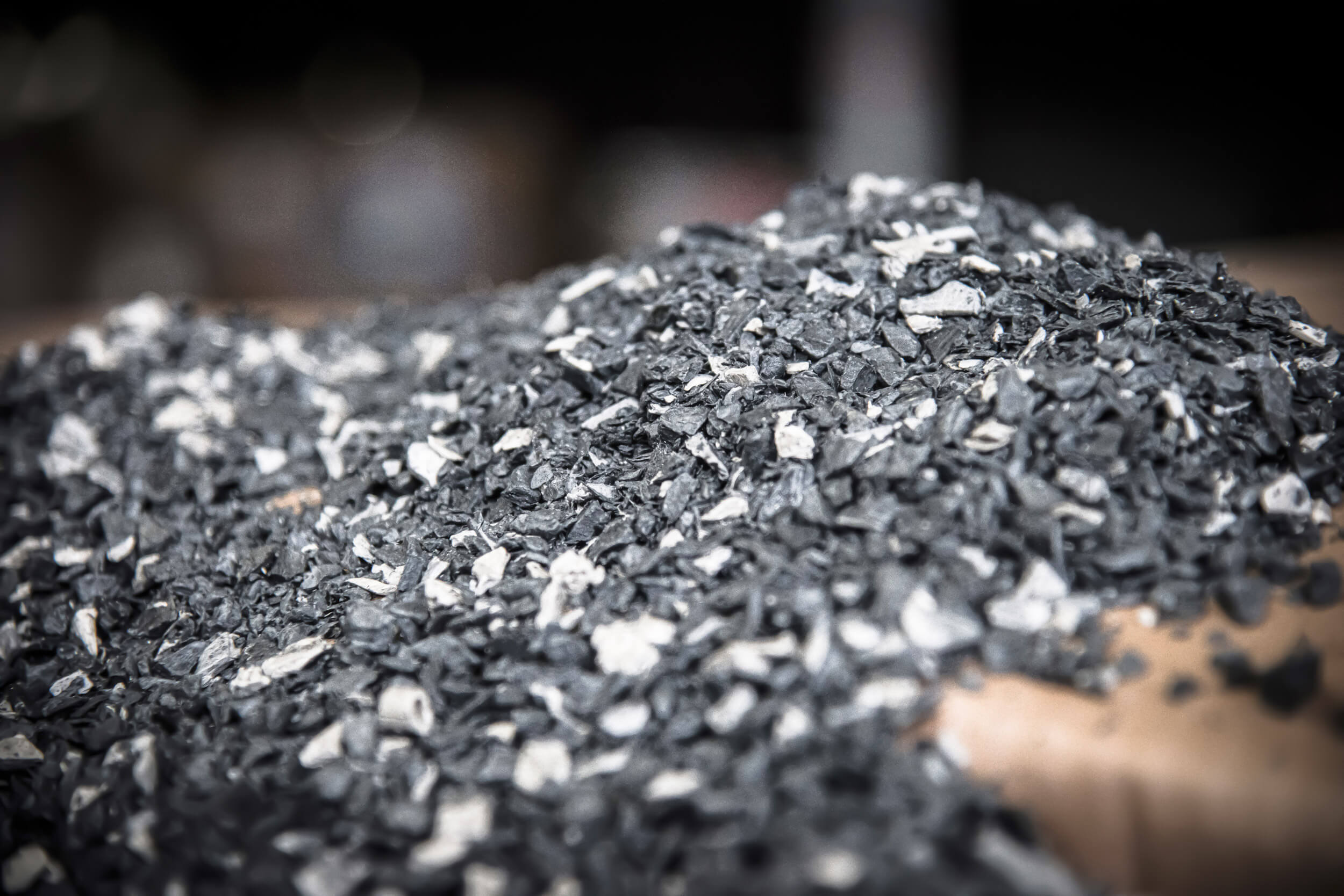 Granulated rigid plastic car scrap