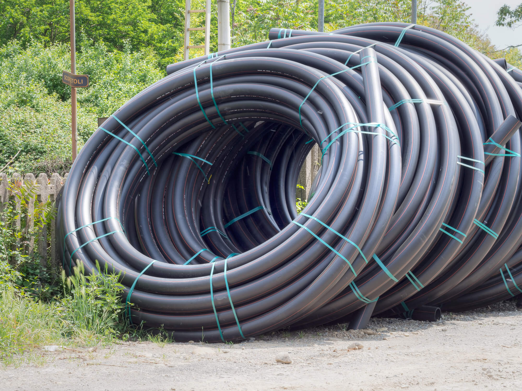 HDPE pipes are shipped and stored on spirals before recycling