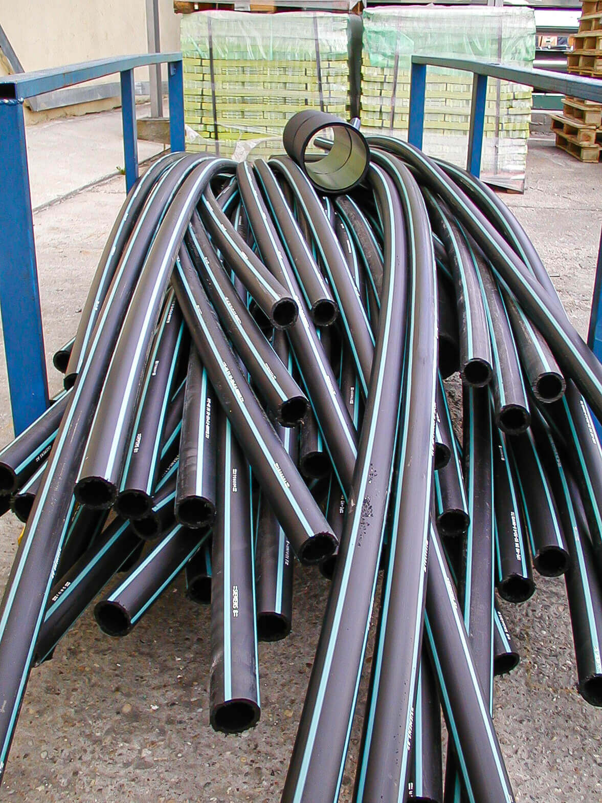 Pipe cuttings are stored stacked before the recycling process