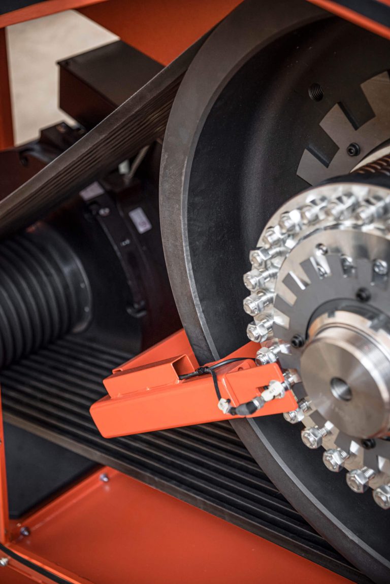 Der High-Torque Antrieb von der Firma Baumüller verbaut an einem Zerkleinerer