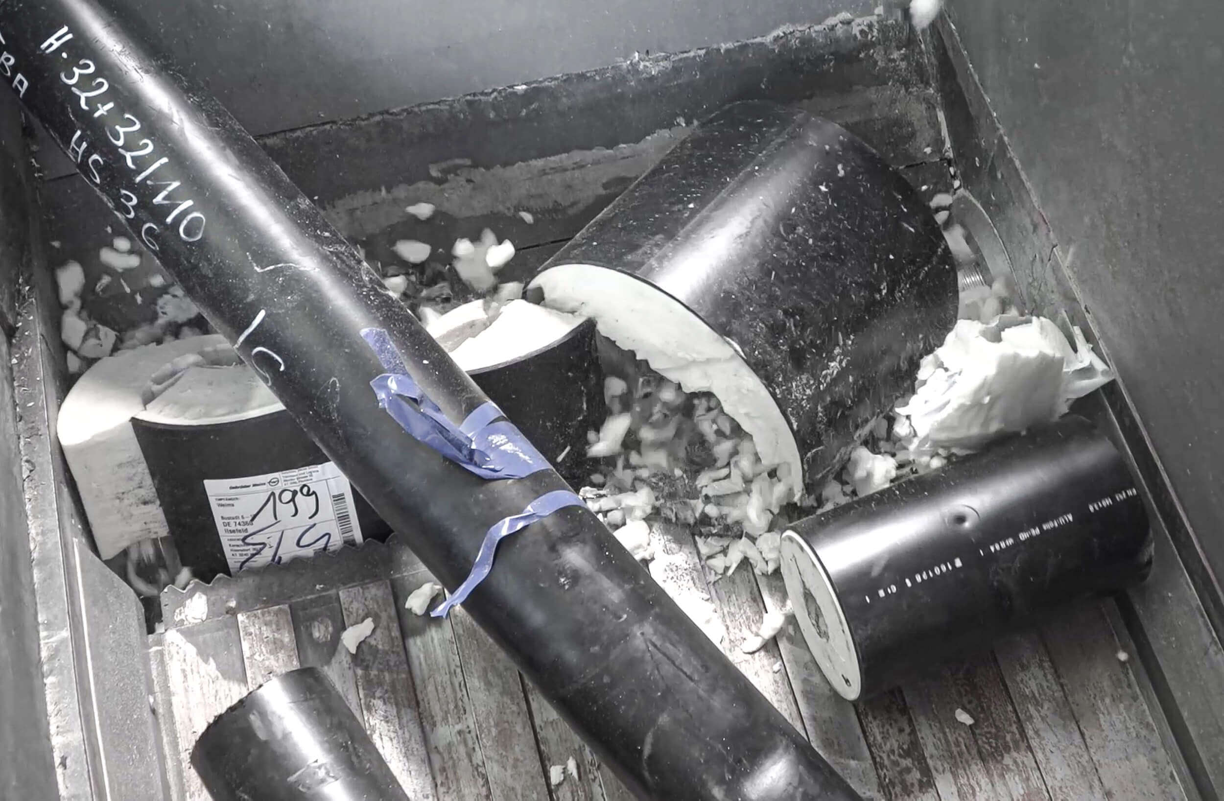 Shredding of insulated pipes of various sizes