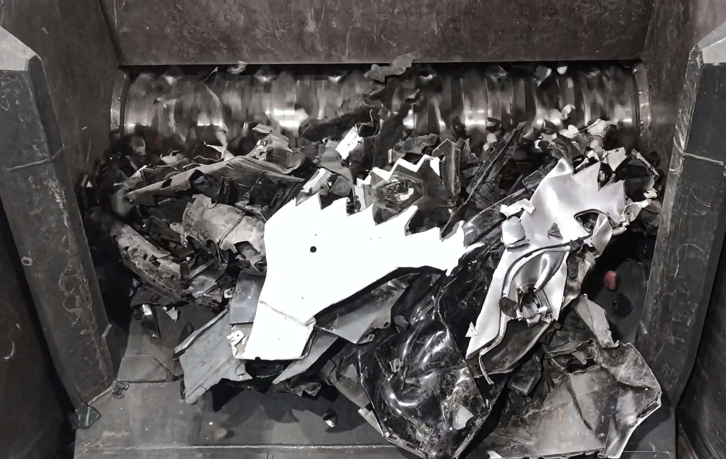 Mixed hard plastics shredder