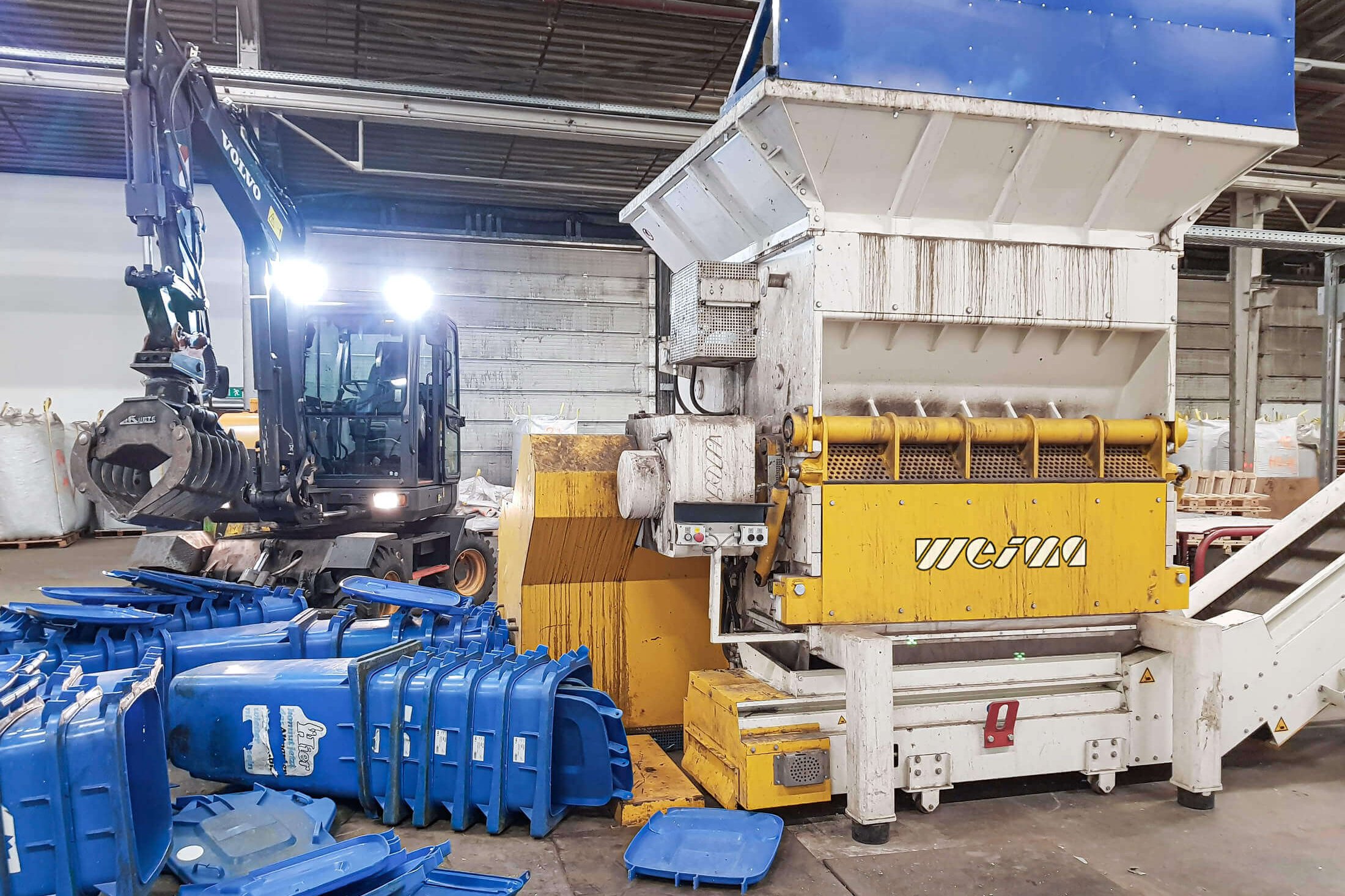 WEIMA WKS shredder grinding post-industrial plastic trash bins