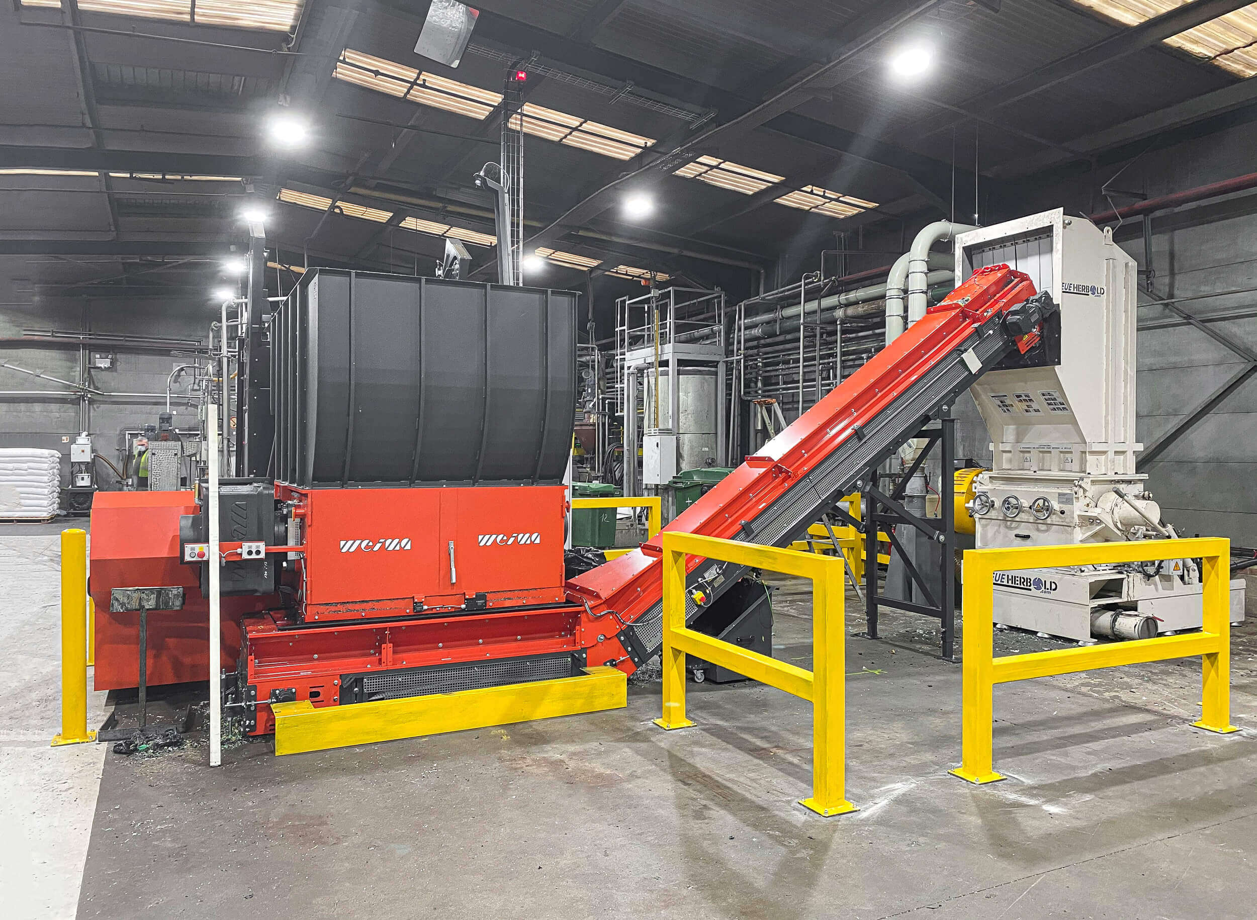 Two-stage shredding solution with WEIMA shredder and Neue Herbold granulator