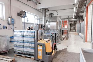 Full milk cartons at Emmi before ReWork process
