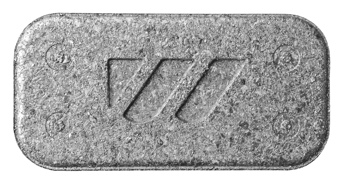Großes Metallbrikett mit Branding W