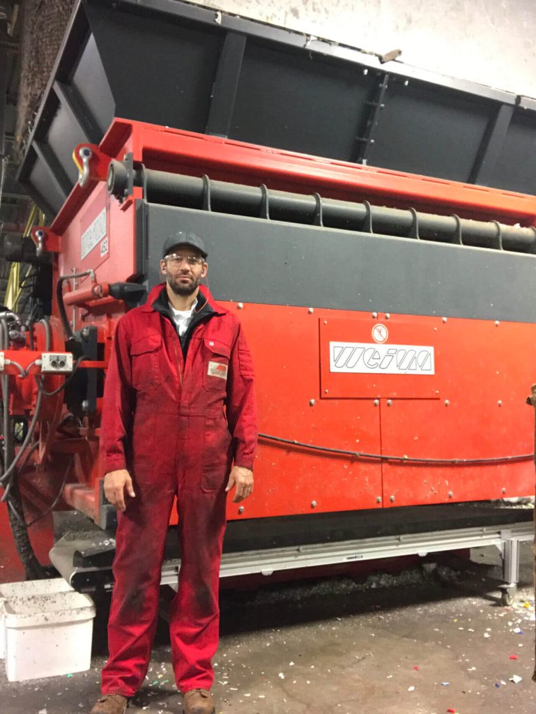 WEIMA S7.25 lift-up single-shaft shredder at customer site shreds plastic waste