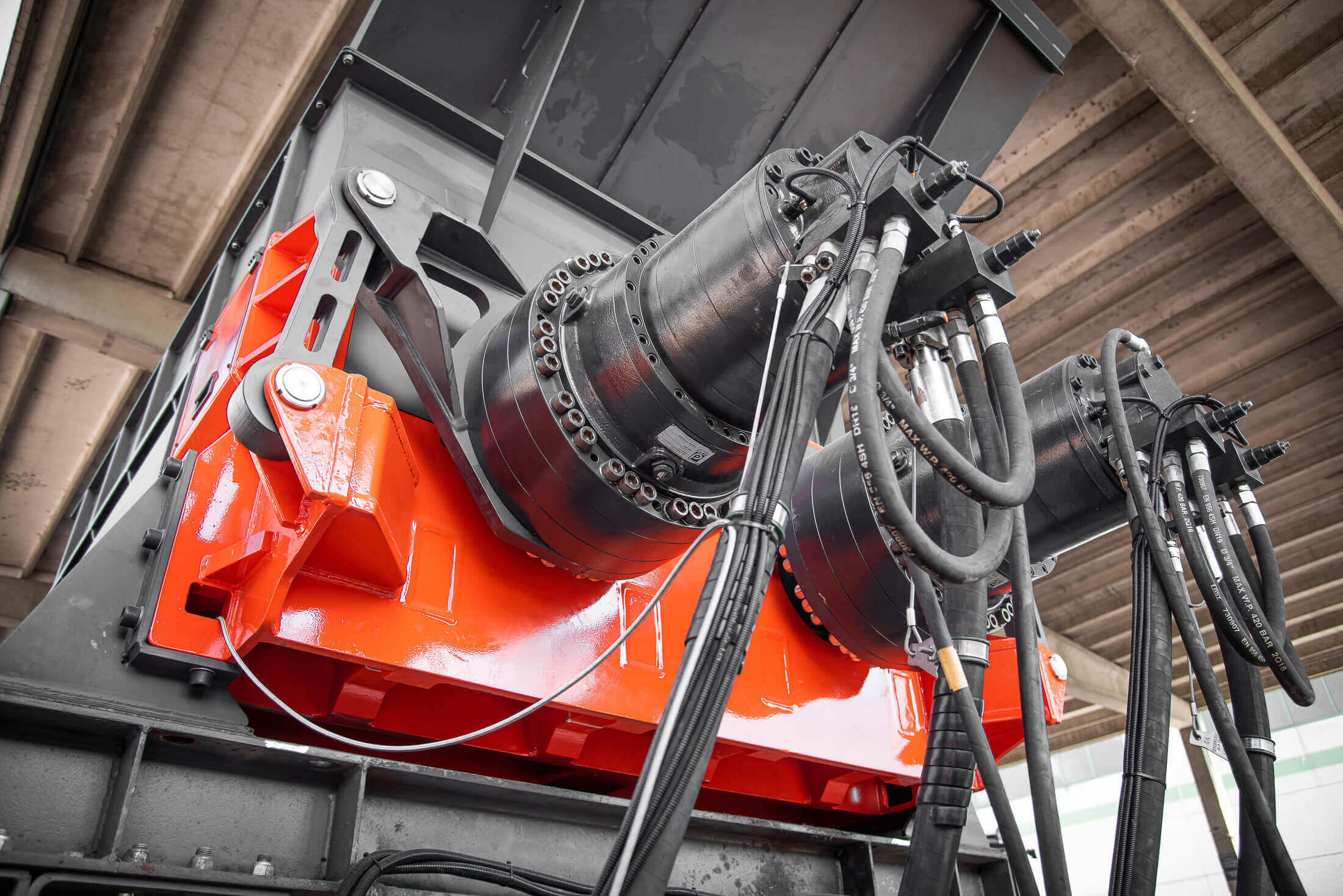 two hydraulic motors on a weima m8.28 primary shredder