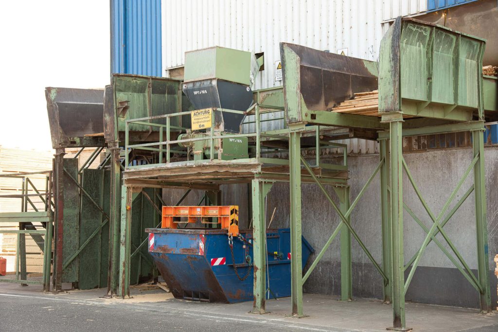 green weima wood strips shredder with container underneath