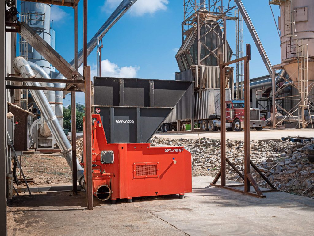 weima shredder outside in front of air extraction system and truck container
