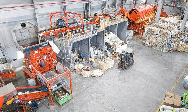 Secondary fuel shredder from WEIMA in a waste processing line with conveyor belts