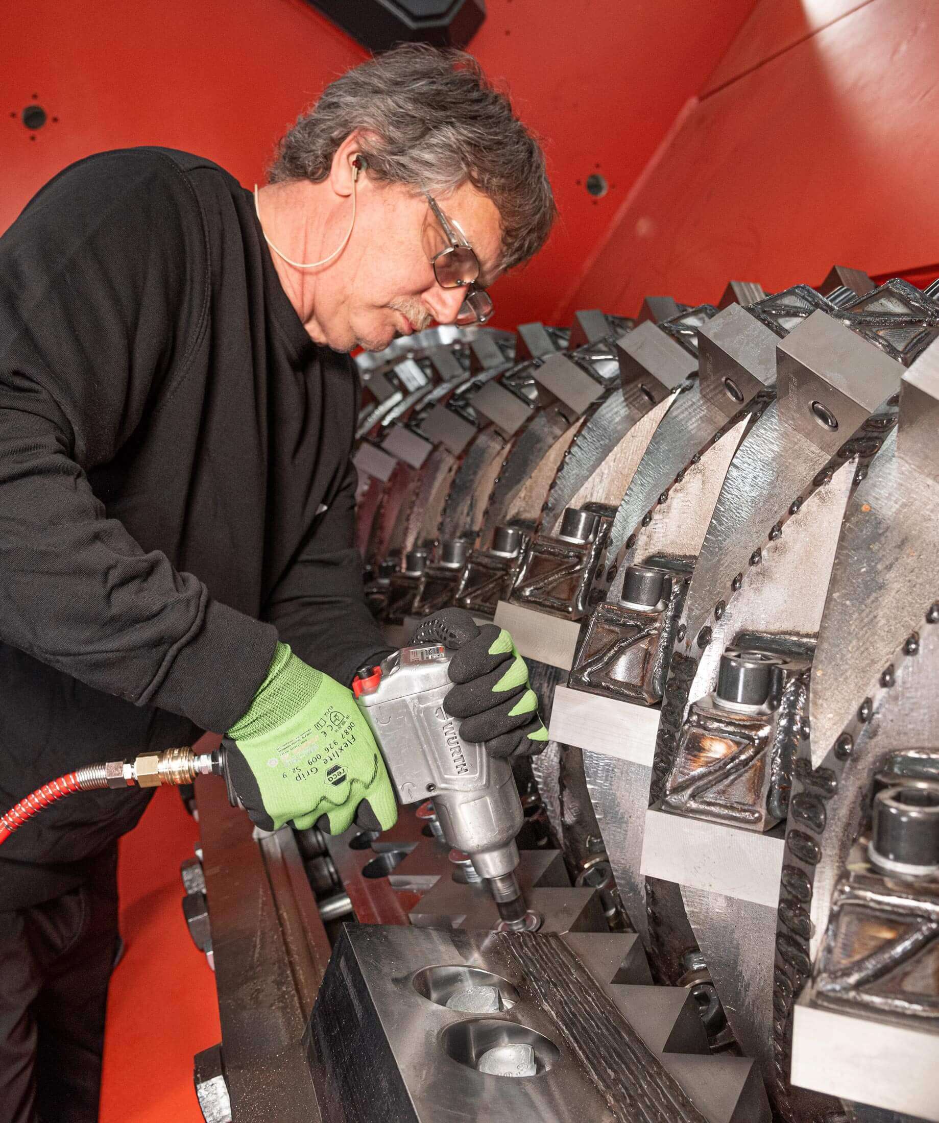 WEIMA production employee in Eastern Germany working at a shredder rotor