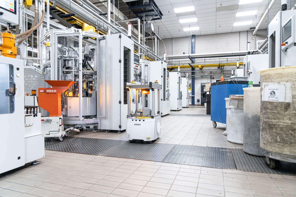 Wanner cutting mills next to press machines, in front of which a white robot drives