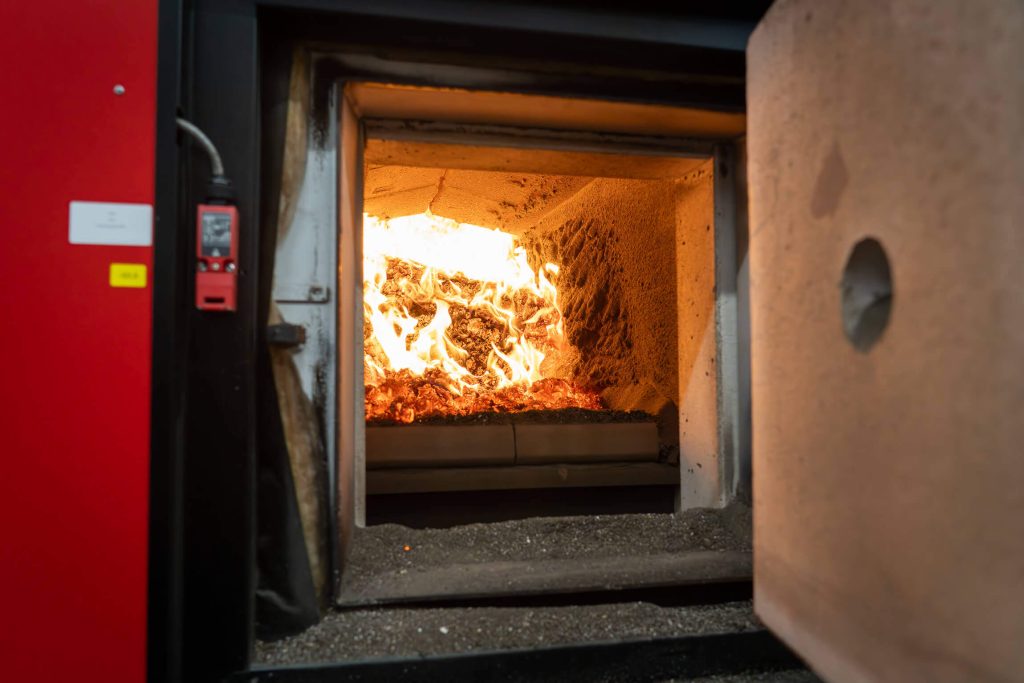 Drying chambers are operated with heat from the wood chip heating system
