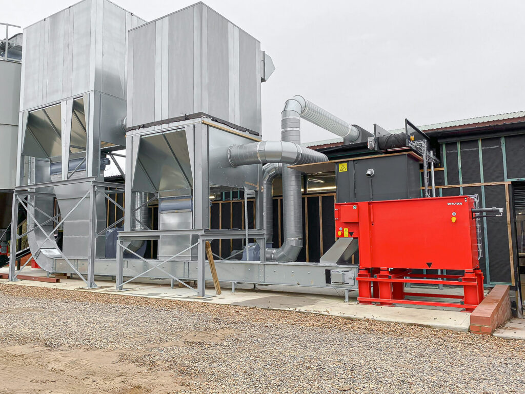 WLK 6 S Zerkleinerer von WEIMA als Teil einer großtechnischen Absauganlage im Außenbereich
