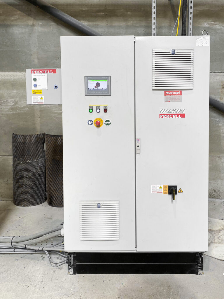 Control cabinet of the W5.14 shredder with operator panel