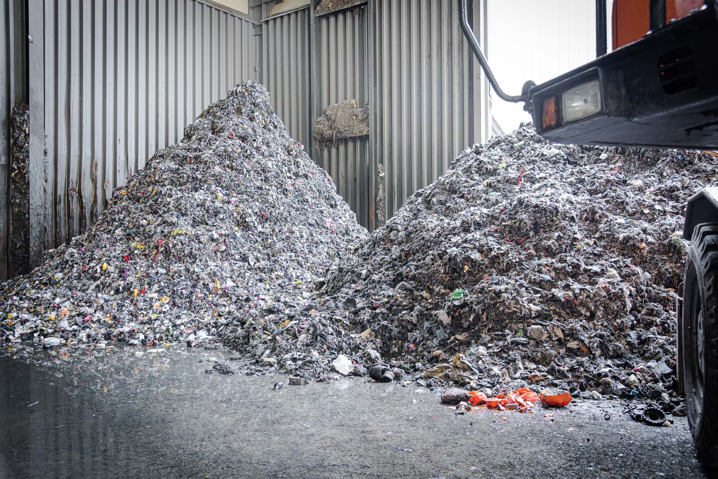 Shredded textiles in a pile