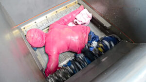 Down Textile Shredding: A Look Inside a Shredder's Cutting Chamber